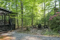 MID-CENTURY MODERN A-FRAME - HOT TUB/FIREPIT IN WOODS - Chalets