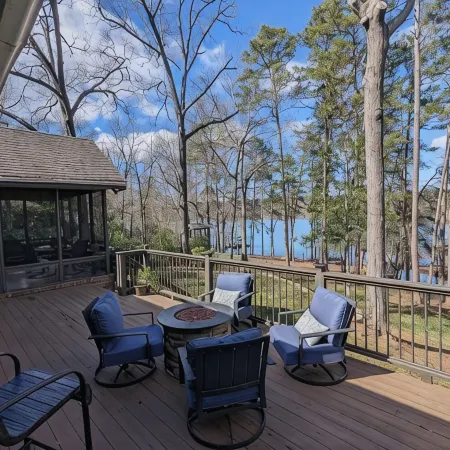 Cozy 3-bedroom lakefront cottage in beautiful Clemson, SC