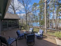 Cozy 3-bedroom lakefront cottage in beautiful Clemson, SC - 4-Star