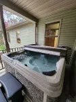 Minutes to Caves! Private Woods! Game Room & Media Room! Great for Get-togethers - Hot Tub