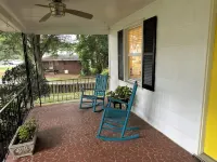 Cozy private efficiency located near downtown Raleigh, PNC Arena, NCSU, RTP, RDU - บังกะโล