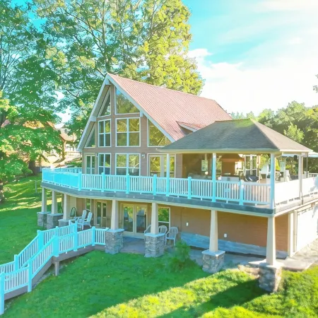 Lakehouse with covered dock, slide, and outdoor kitchen! Close to I-75, trails.