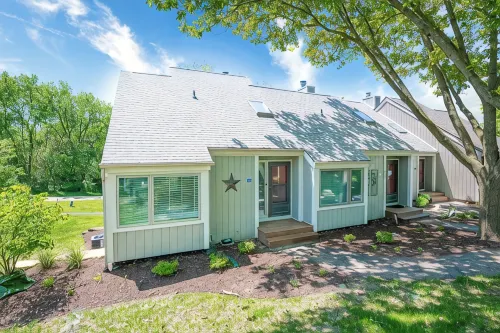 Cozy and Updated Home only 5 minutes to Eagle Ridge and 15 minutes to Downtown - 3-Star