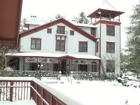 Three Cub Cottage in historic Flat Rock - 3-Star
