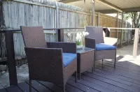 Serenity in Heart of DFW w/ PRIVATE parking & KING Bed ⭑ Min. from DFW Airport + - 3 stjerner