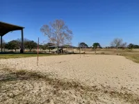 Remodeled home with firepit! 1 mile to Randolph AFB & 3 parks! - WiFi