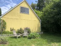 Charming Vashon Island Cottage - Just 3 minutes from the ferry. - 3-Star