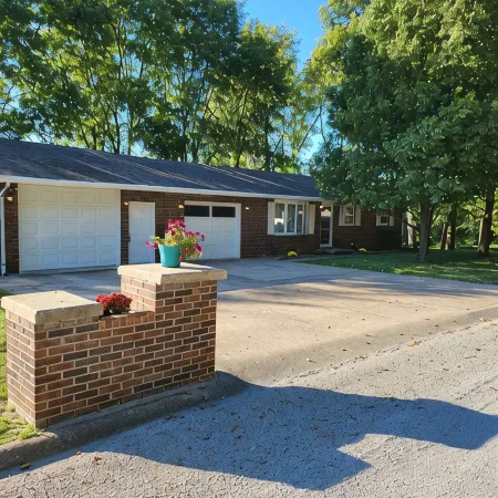 Shady Shelter - Quiet Comfort, Family Friendly - close to everything!