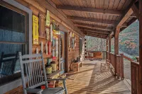 Serenity-A Romantic Secluded Riverfront 1 Level Expansive Log Cabin with Hot-Tub - Chalets