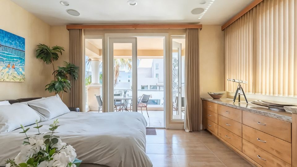 Life’s a beach…house with gorgeous ocean&pier views. A few steps to the waves.,.