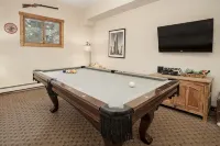 Creekside Luxury Retreat • 8Br • Walk to Shops, Dining & Shuttle • Sleeps 22 - 4-Star