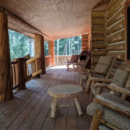 BEAUTIFUL MOUNTAIN LOG CABINPETS ALLOWED