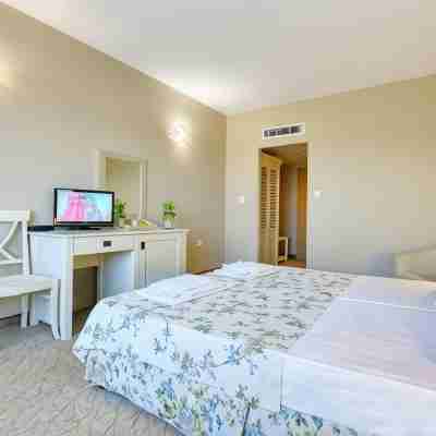 Alekta Hotel - Free Parking Rooms