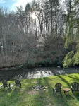 Cozy creek side cabin.  Pet Friendly.   Single Story, with ramp at entry - Chalets