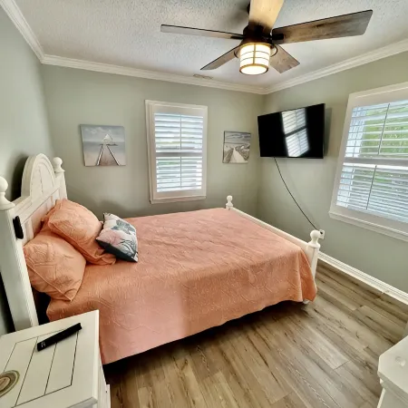 Prime Location 2nd row!!! Beautiful beach views from the deck!!
