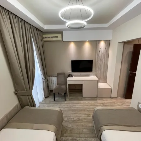 Hotel Holiday