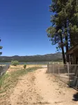 Vintage Lakeside Inn - parking