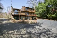 Private Lakefront on Fairview Lake - Sleeps 6-8 - 3-Star