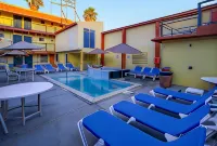 La Pinta Hotel - ที่มีสระว่ายน้ำ