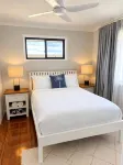 Lovely Waterfront Beach House, Pet-Friendly - 방갈로