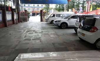 Yixuan Light Travel Hotel (Chengdu Xipu Metro Station Branch)