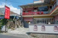 RedDoorz Near Desa Wisata Tambi Dieng - Pensionaatit
