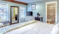 Bouchard Restaurant & Inn Hotels in Newport