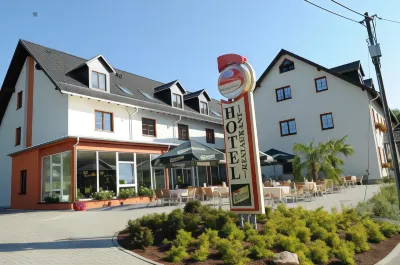 Beierleins Hotel & Catering Gmbh Hotels near Limbach Municipal Church