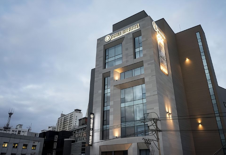 Browndot Hotel Guseo - Housity