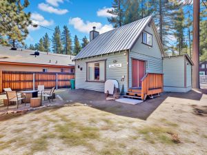 2342-The Weekender 1 Bedroom Cabin by RedAwning