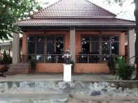 Lanta Bee Garden Bungalow
