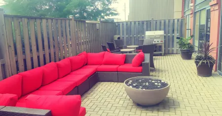 Residence Inn London Downtown Отели рядом с достопримечательностью «Principles Design Studio Inc»