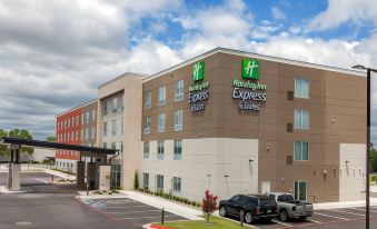 Holiday Inn Express & Suites Tulsa South - Woodland Hills