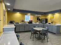 Days Inn & Suites by Wyndham Warner Robins Near Robins AFB Hotels in Warner Robins