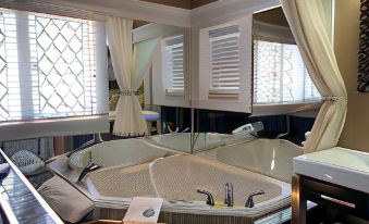 Leaside Manor