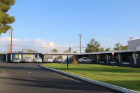 New Corral Motel - parking
