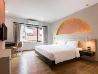 CLAY UDONTHANI Hotels near Clock Tower Roundabout
