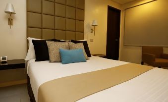 Oracle Hotel and Residences