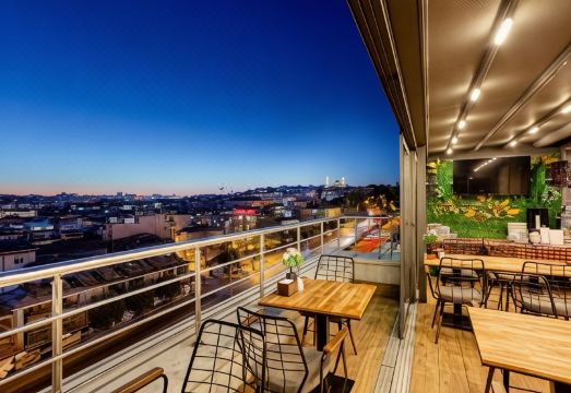 2. 산트라 호텔..