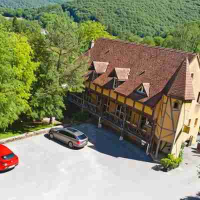 Castel Damandre Hotel Exterior