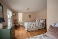 Cooper Hill Inn