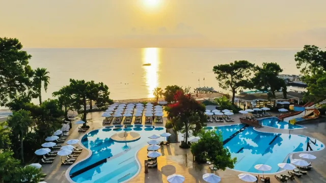 水晶靈氣海灘度假温泉酒店 - 全包式