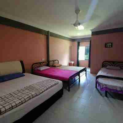 Mulu Diana Homestay Rooms