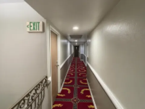 ซันไรส์ อินน์ โรงแรมในกาดินา