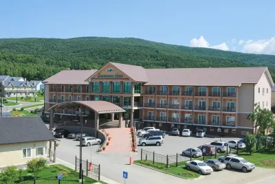 Zemlyanichniye Holmy Hotel