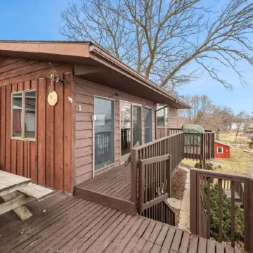 Cedar Lake Getaway with Sauna - Cozy Fireplace!