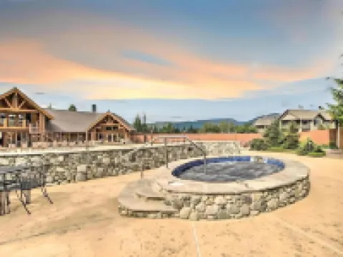 Snowshoe Inn - King Master - Hot Tub - Fire Pit - Trails - Community Pool Hotels in Ronald