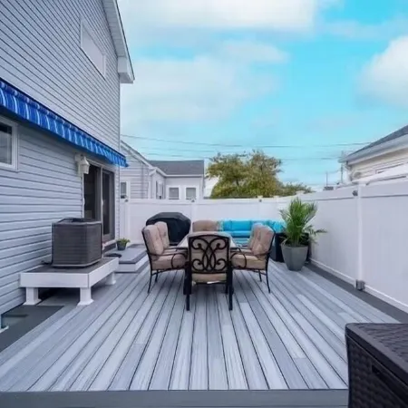 ONE block from the beach. Outdoor lounge seating, perfect for entertaining!