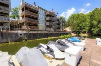Water facing Condo on Horseshoe bend mins from the Strip avail PWC 12 X 28 Slips