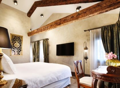 Empress Theodora Apartments